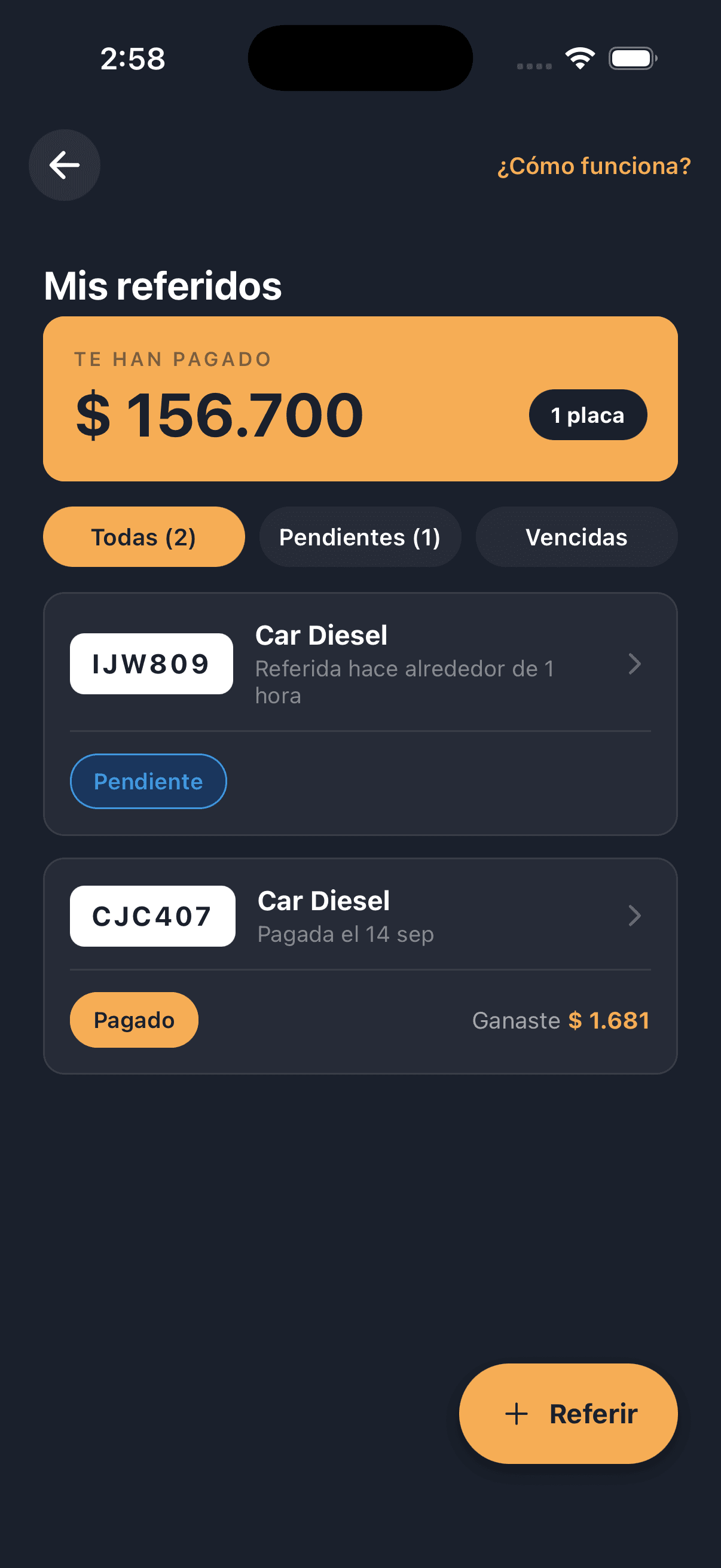Pantalla Mis referidos de la app Special Tech: el total que te han pagado, y debajo las placas que referiste con su estado, una pendiente y una pagada con lo que ganaste.